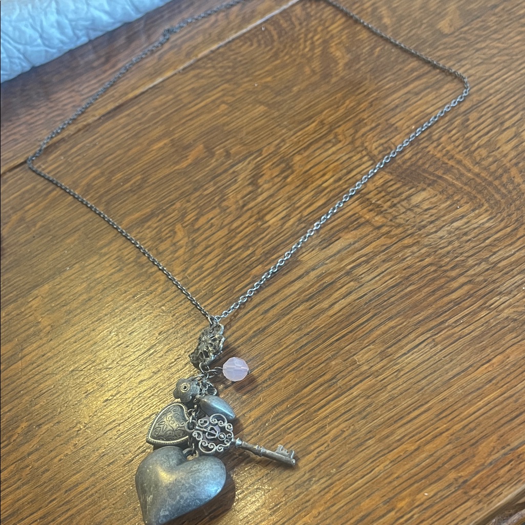 Chic Silver Heart And Key Necklace With Pink Accent 18$